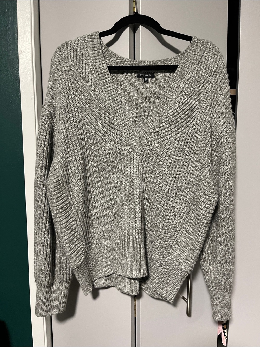 Dynamite Light Gray Ribbed V-Neck Chunky Sweater